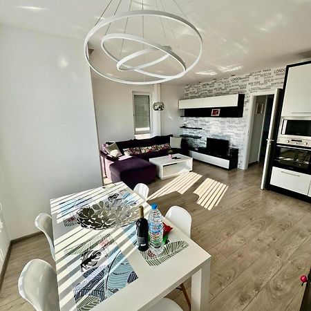 Briz Apartment; 2 Bdr; 6 Guests; Private Parking Warna Zewnętrze zdjęcie